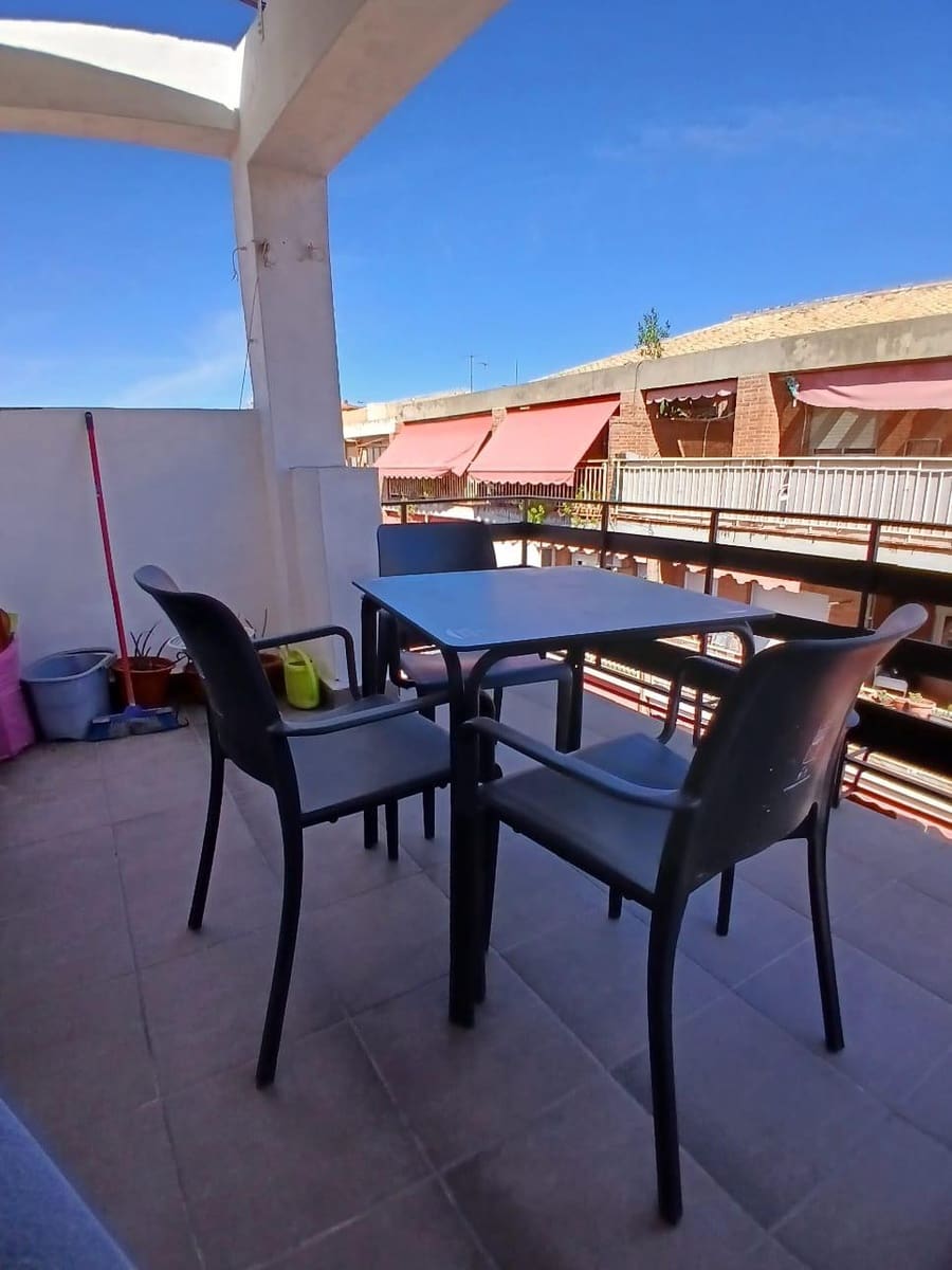 3 sypialnia Mieszkanie do wynajęcia w Miasto Grenada - 900 € (Ref: 9353750)