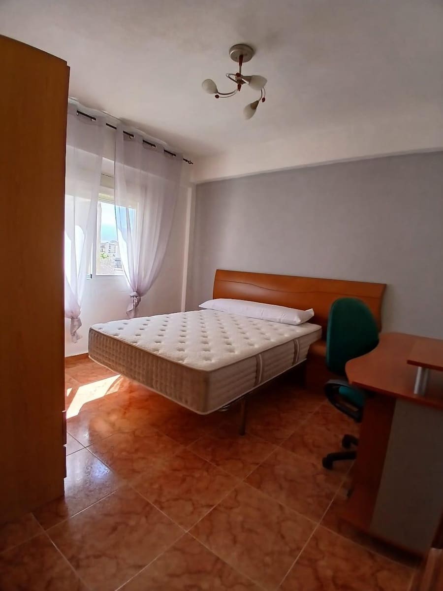 3 sypialnia Mieszkanie do wynajęcia w Miasto Grenada - 900 € (Ref: 9353750)