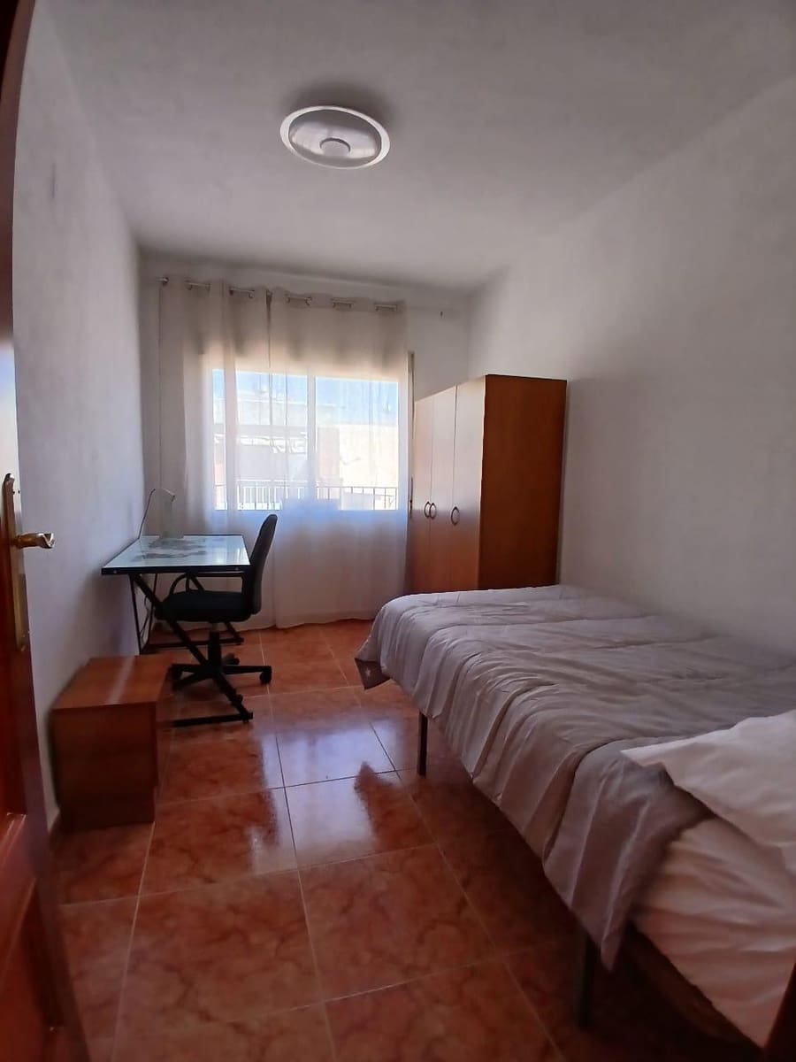 3 sypialnia Mieszkanie do wynajęcia w Miasto Grenada - 900 € (Ref: 9353750)