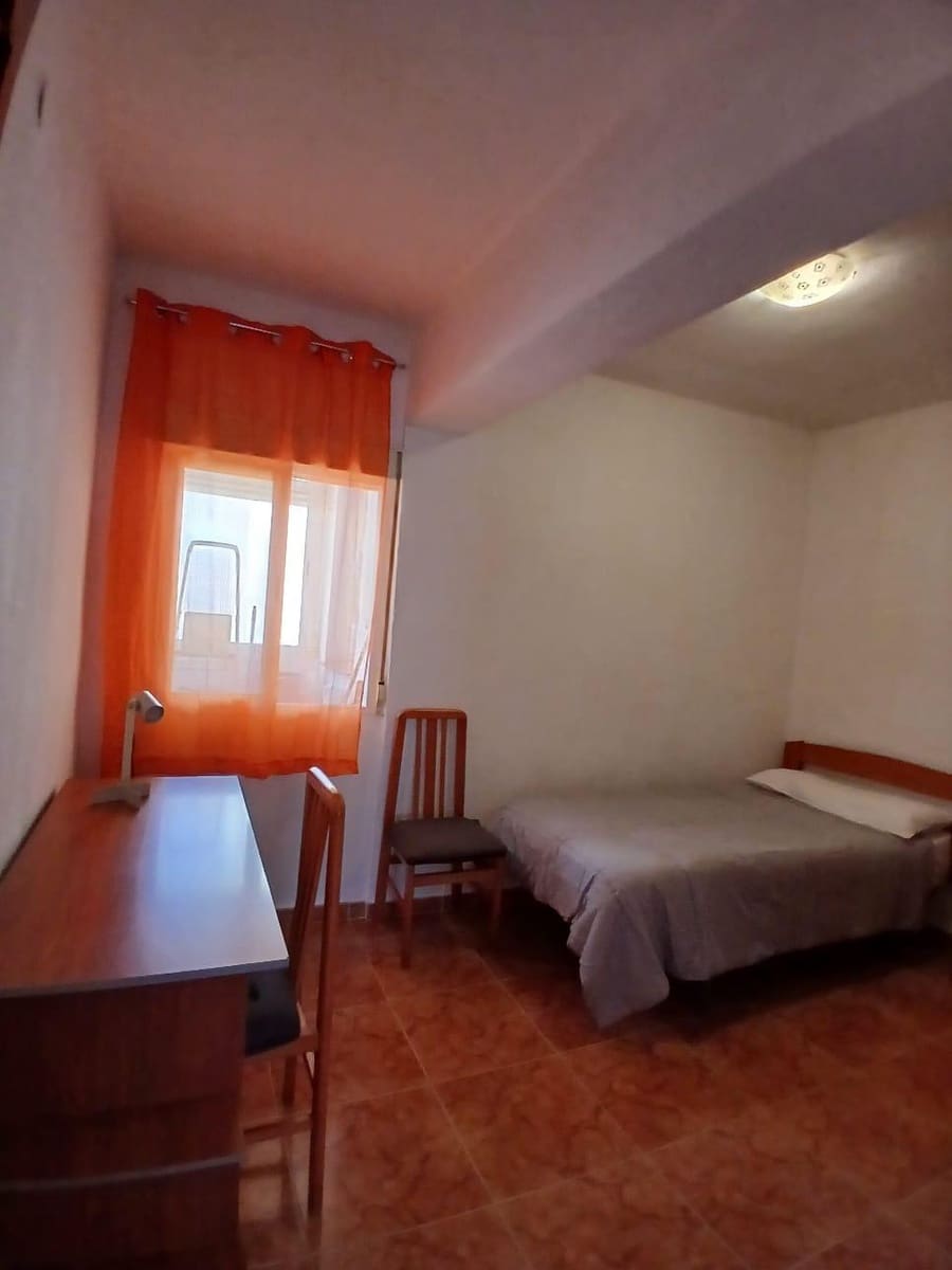 3 sypialnia Mieszkanie do wynajęcia w Miasto Grenada - 900 € (Ref: 9353750)