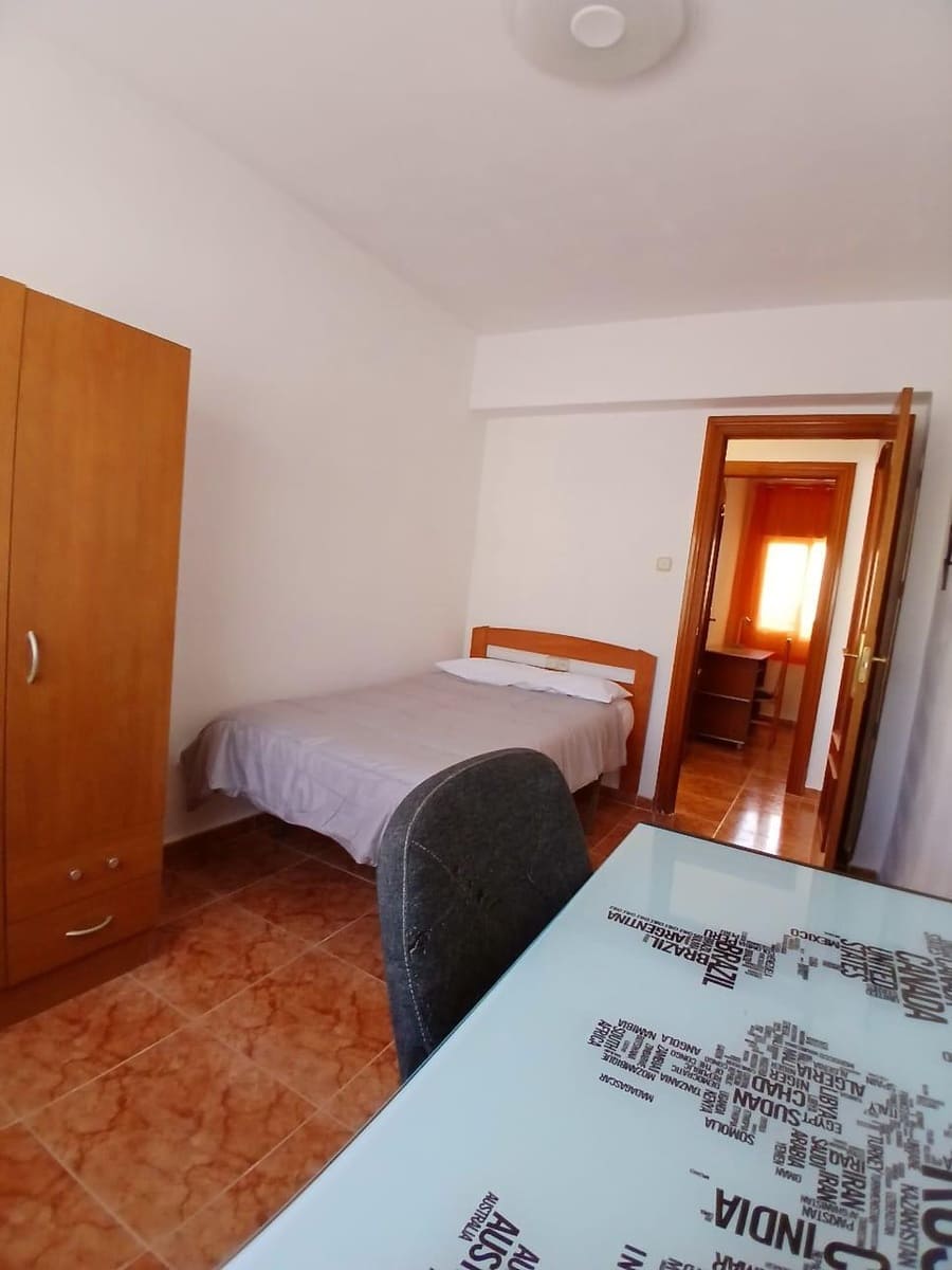 3 sypialnia Mieszkanie do wynajęcia w Miasto Grenada - 900 € (Ref: 9353750)