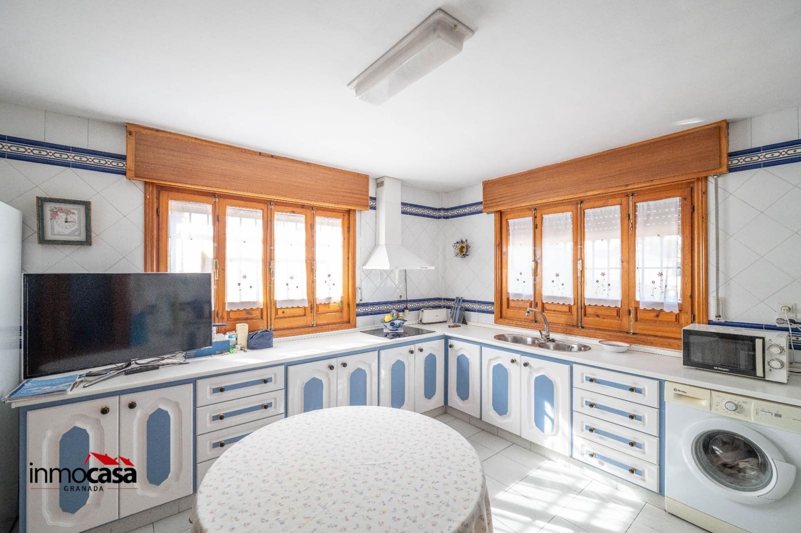 4 bedroom Villa for sale in Ogijares with pool garage - € 395,000 (Ref: 9379222)