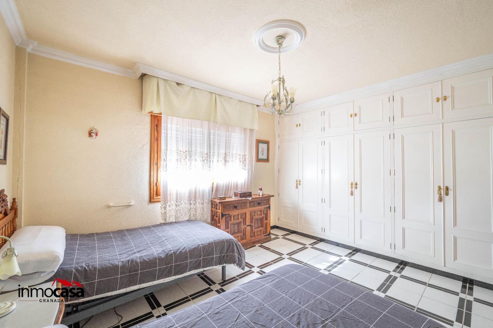 4 bedroom Villa for sale in Ogijares with pool garage - € 395,000 (Ref: 9379222)