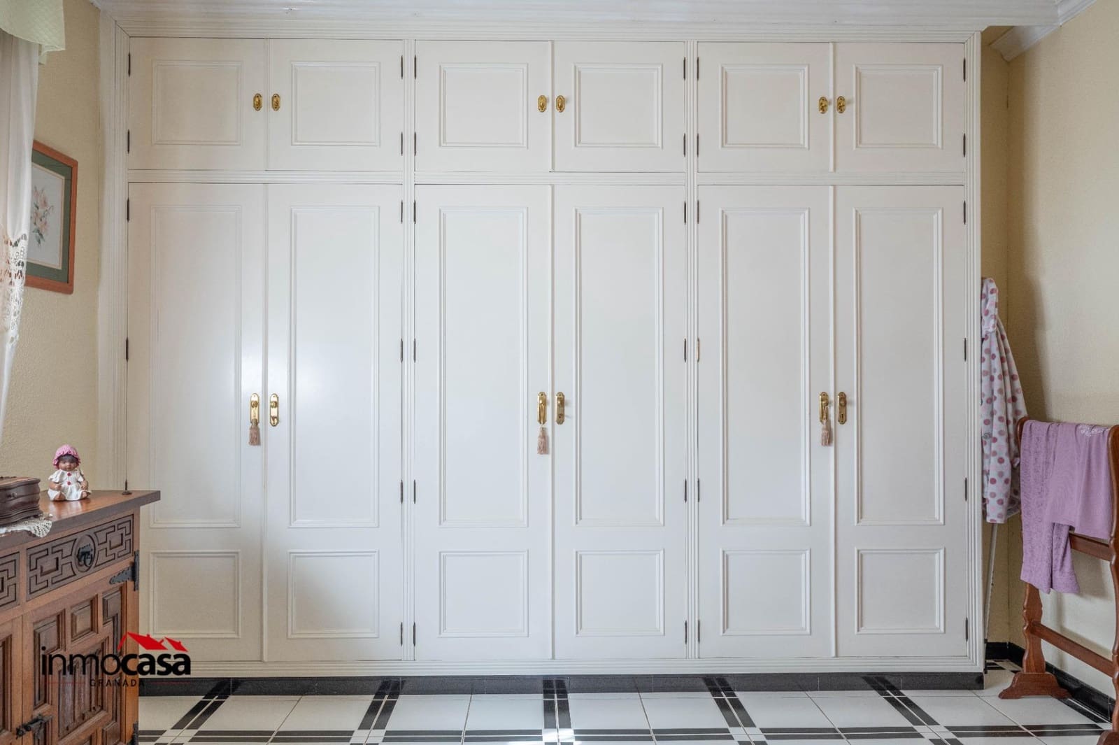 4 bedroom Villa for sale in Ogijares with pool garage - € 395,000 (Ref: 9379222)