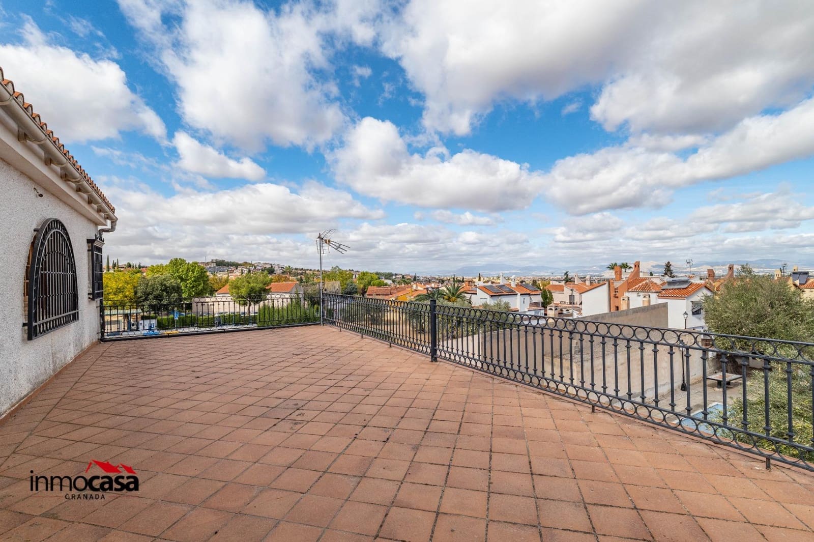 4 bedroom Villa for sale in Ogijares with pool garage - € 395,000 (Ref: 9379222)