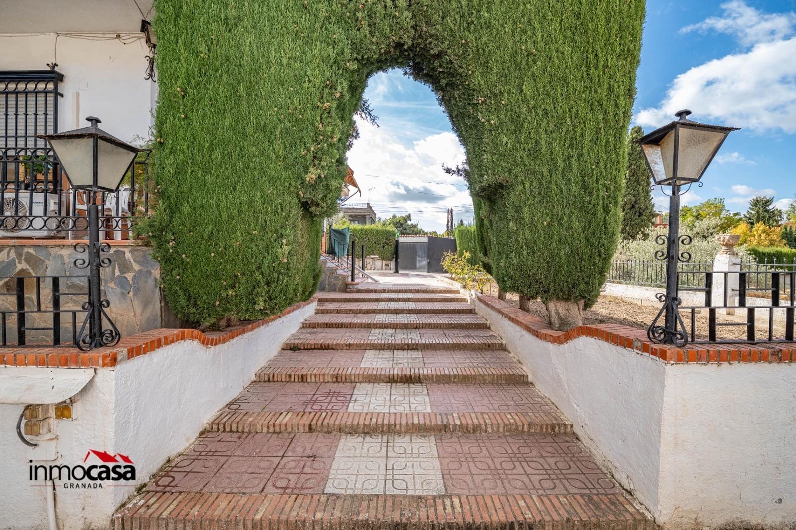 4 bedroom Villa for sale in Ogijares with pool garage - € 395,000 (Ref: 9379222)