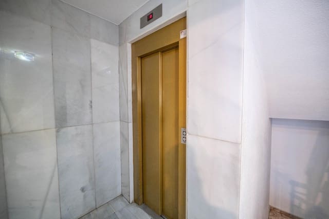 4 soverom Leilighet til salgs i Motril med garasje - € 250 000 (Ref: 9379223)