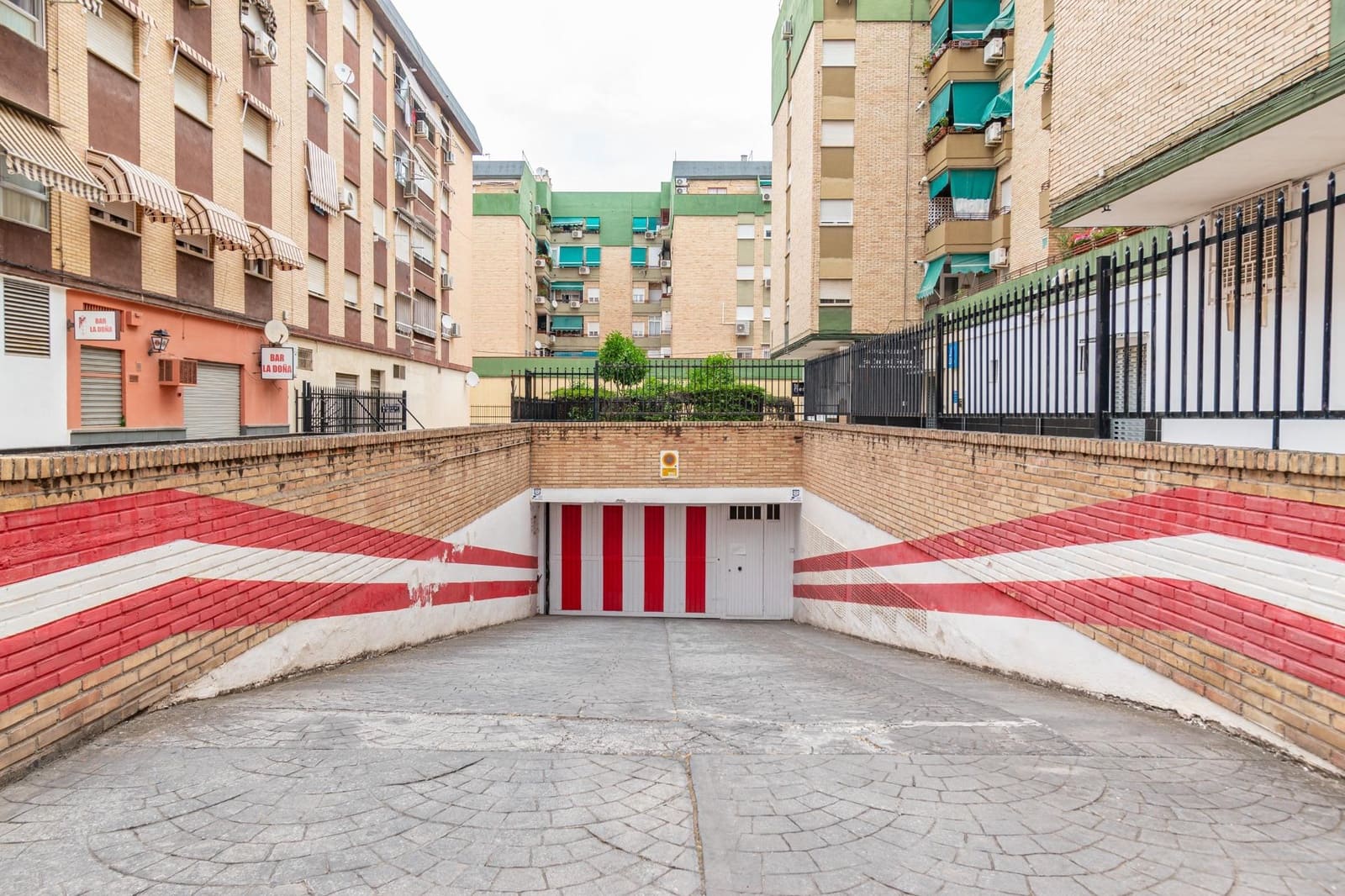 Garage til salg i Granada by - € 15.000 (Ref: 9379224)