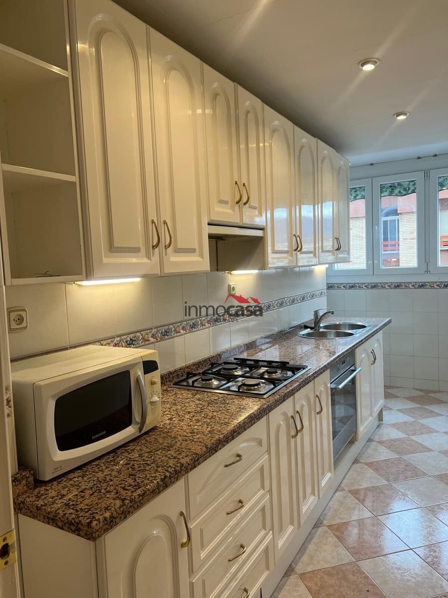 3 sypialnia Mieszkanie do wynajęcia w Miasto Grenada - 800 € (Ref: 9379225)