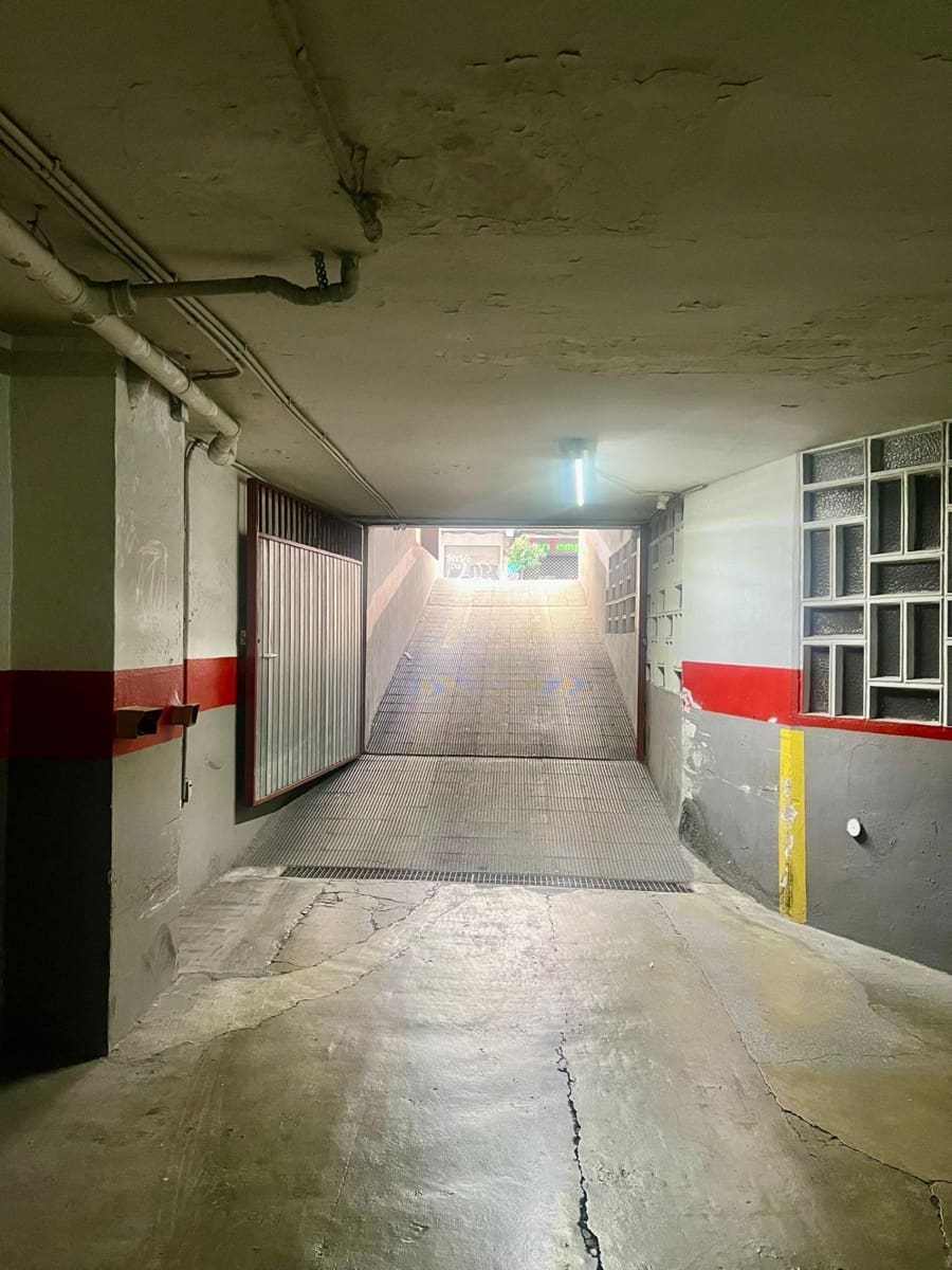 Autotalli myytävänä paikassa Granada kaupunki - 20 000 € (Ref: 9379226)