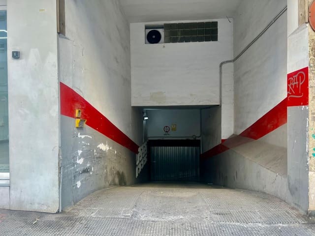 Garage til salg i Granada by - € 20.000 (Ref: 9379226)