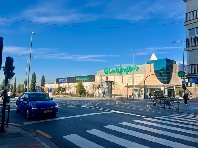 Garage til salg i Granada by - € 20.000 (Ref: 9379226)