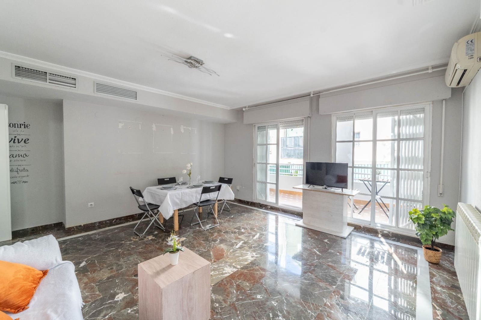 4 bedroom Flat for sale in Granada city with garage - € 382,000 (Ref: 9396168)