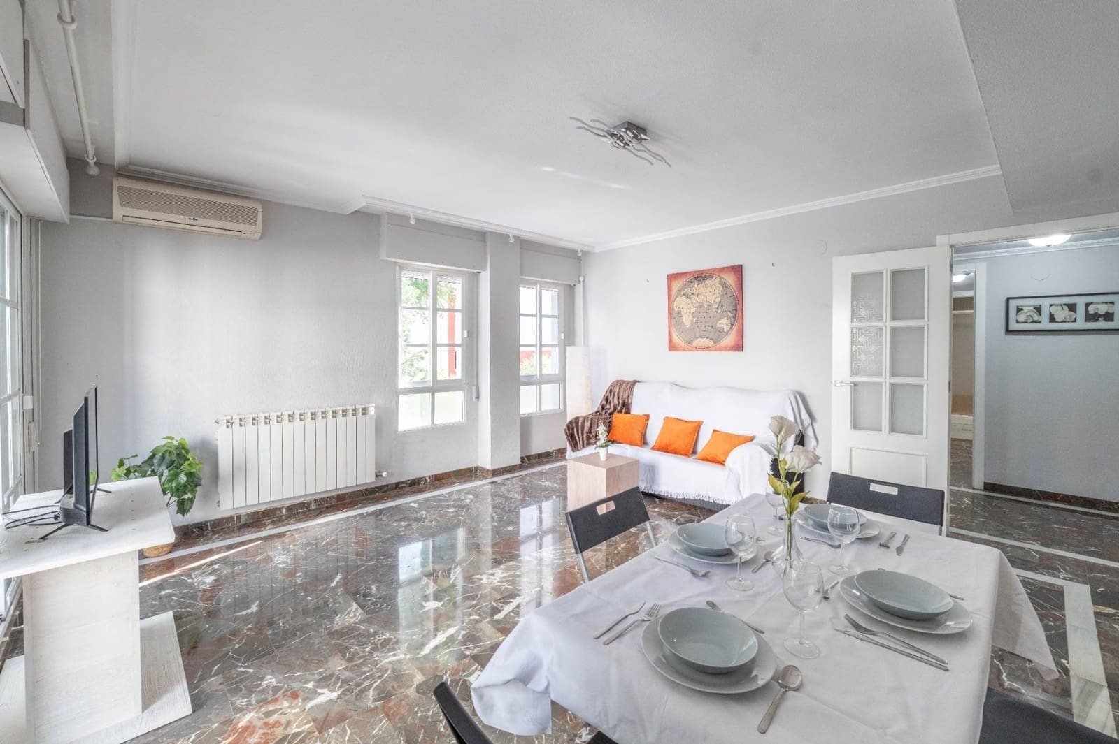 4 bedroom Flat for sale in Granada city with garage - € 382,000 (Ref: 9396168)