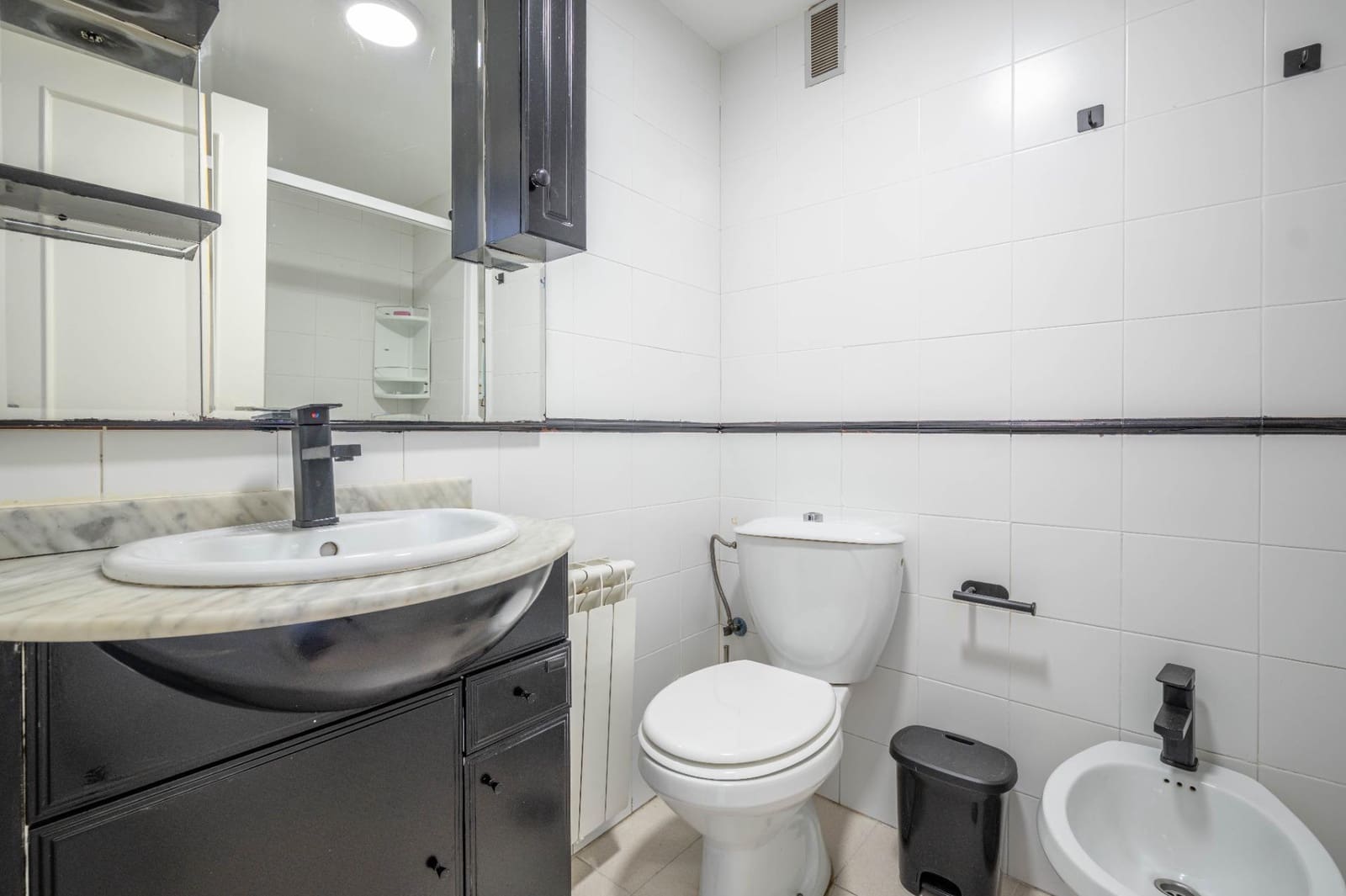 4 bedroom Flat for sale in Granada city with garage - € 382,000 (Ref: 9396168)