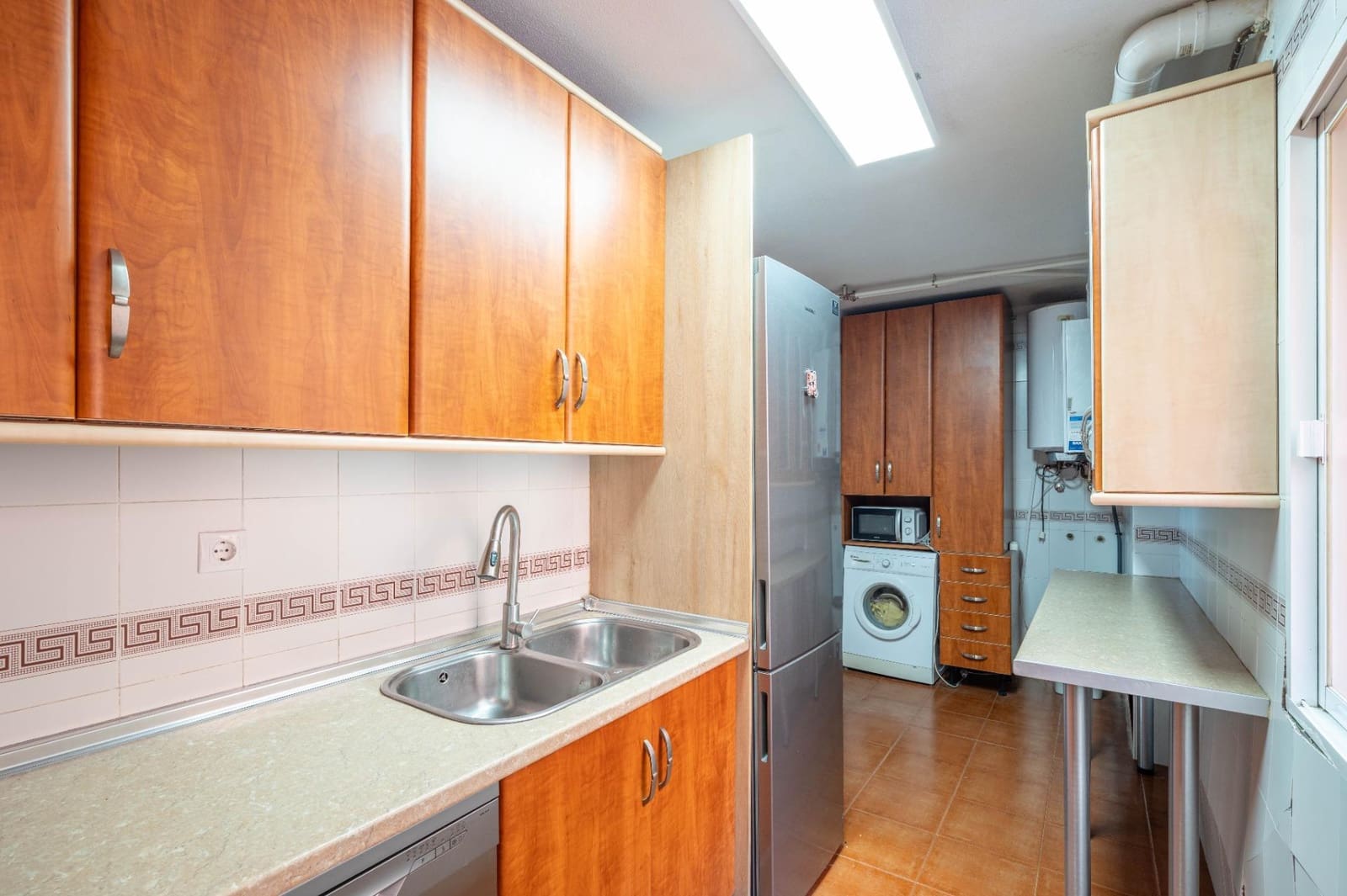 4 bedroom Flat for sale in Granada city with garage - € 382,000 (Ref: 9396168)