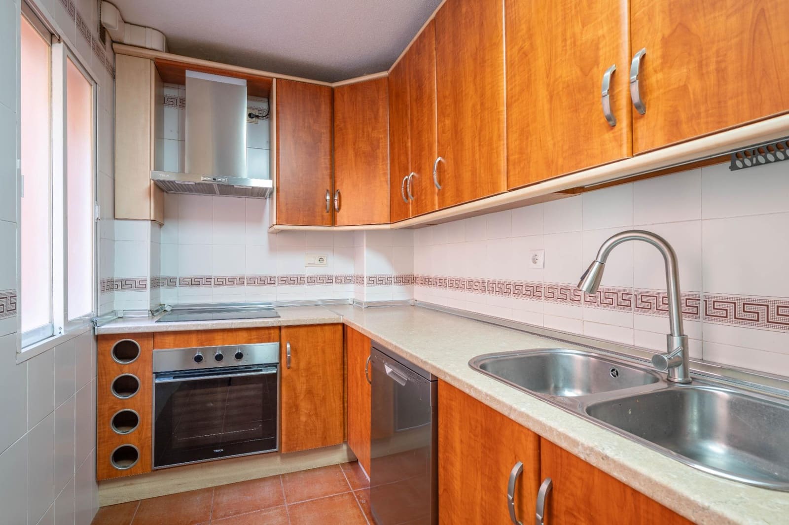 4 bedroom Flat for sale in Granada city with garage - € 382,000 (Ref: 9396168)
