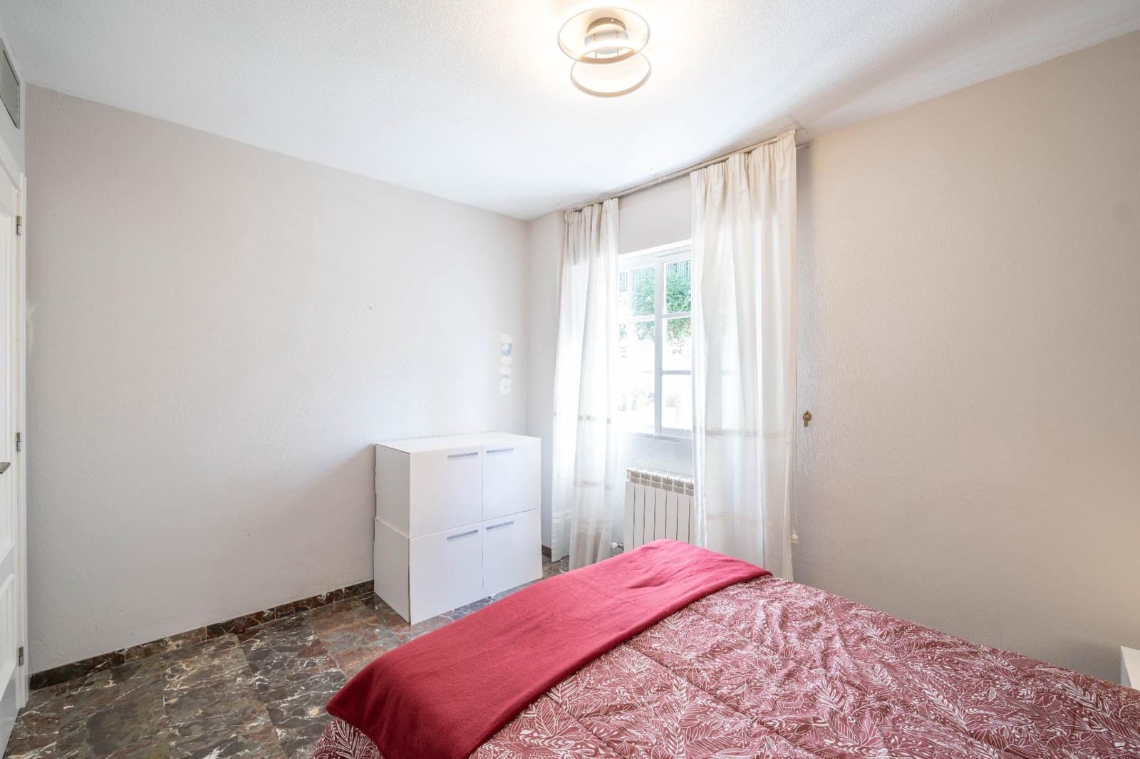 4 bedroom Flat for sale in Granada city with garage - € 382,000 (Ref: 9396168)