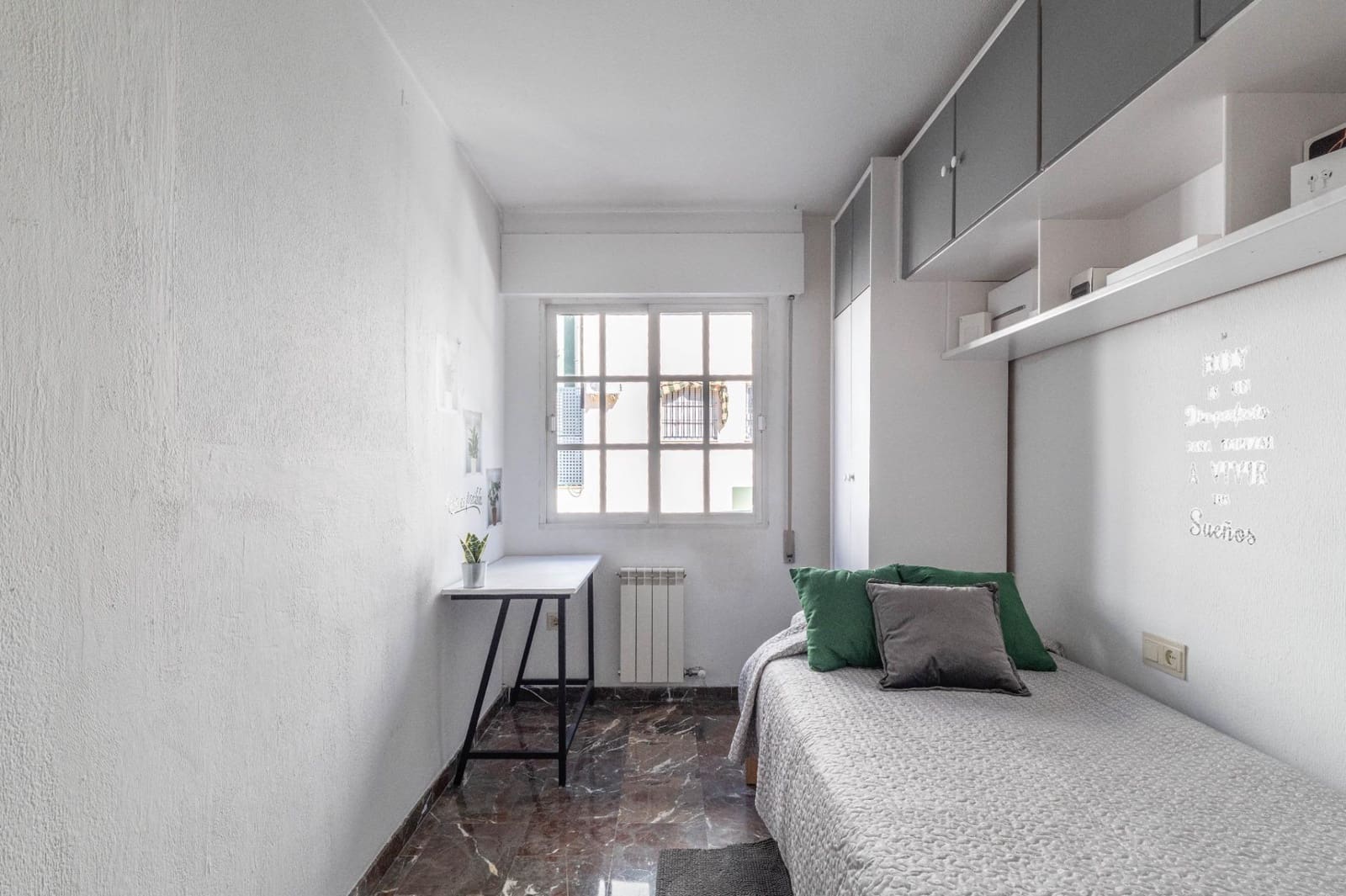 4 bedroom Flat for sale in Granada city with garage - € 382,000 (Ref: 9396168)