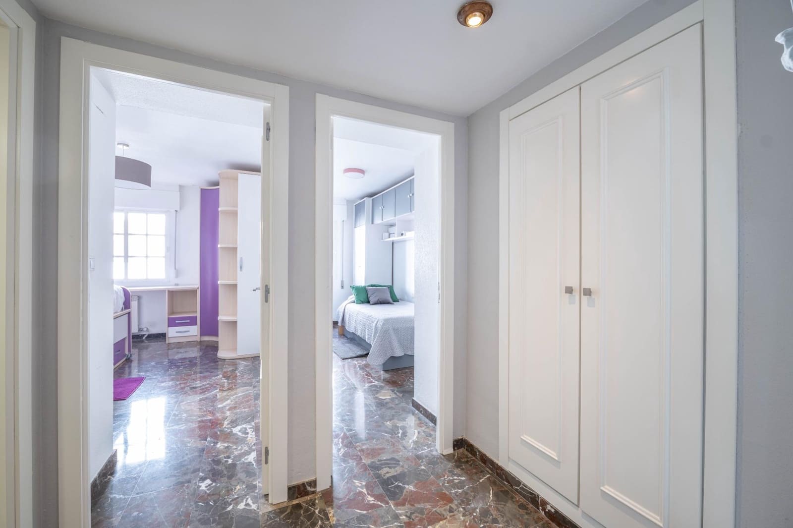 4 bedroom Flat for sale in Granada city with garage - € 382,000 (Ref: 9396168)