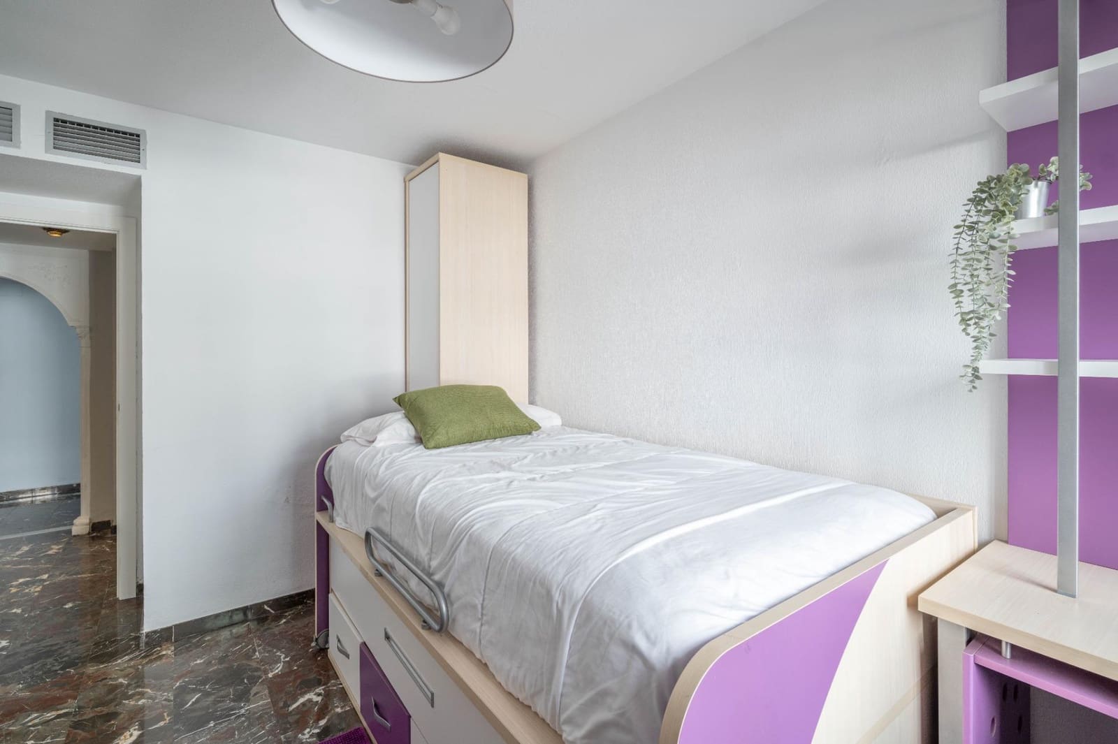 4 bedroom Flat for sale in Granada city with garage - € 382,000 (Ref: 9396168)