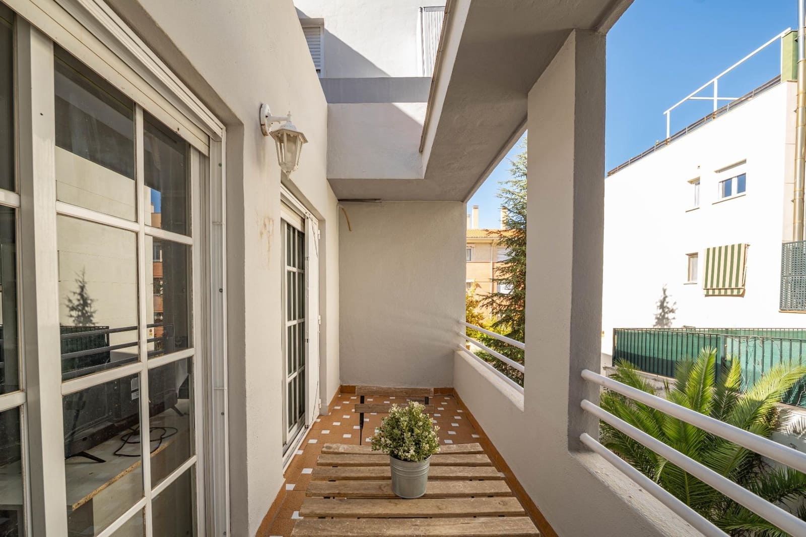 4 bedroom Flat for sale in Granada city with garage - € 382,000 (Ref: 9396168)