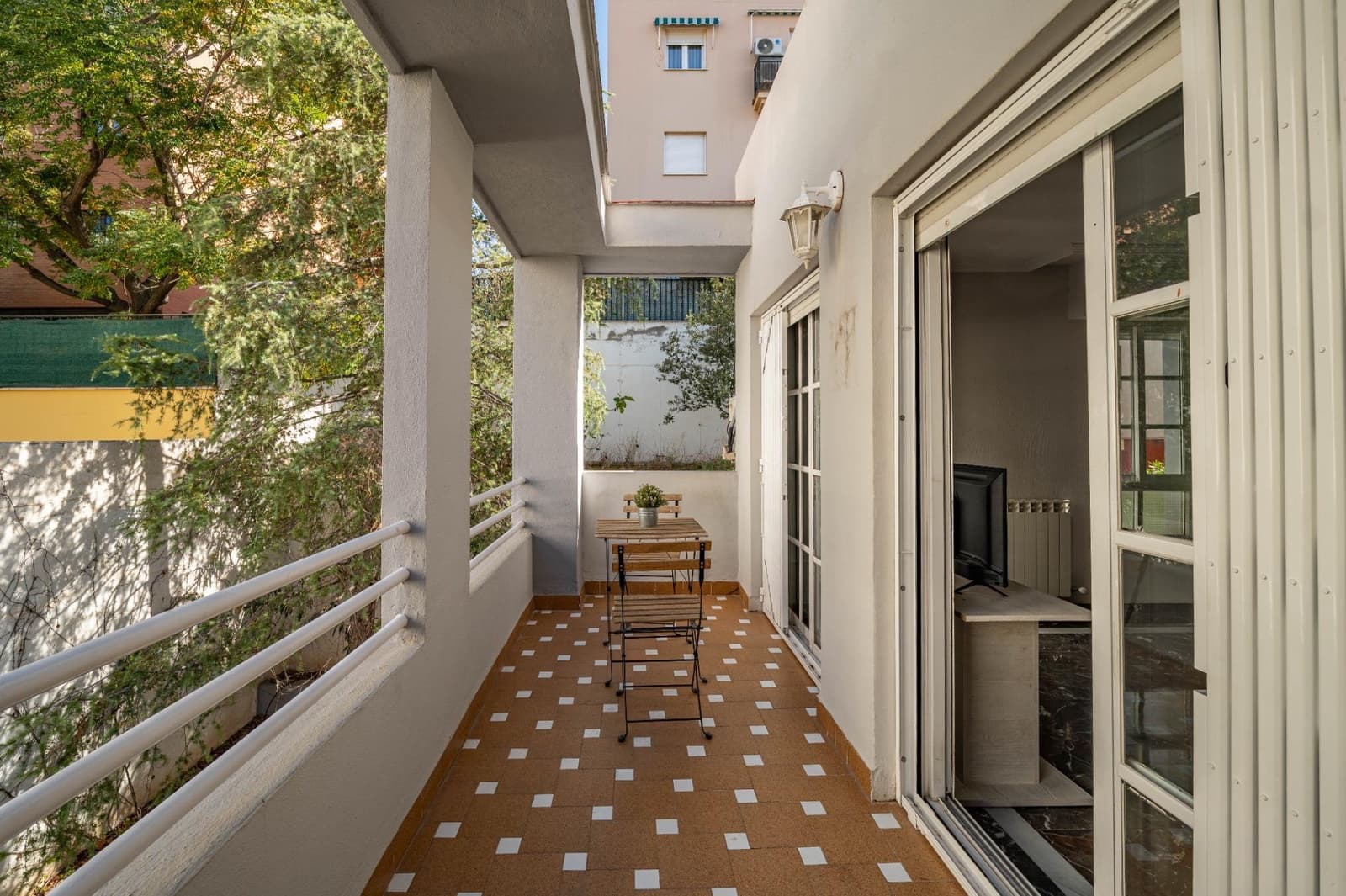 4 bedroom Flat for sale in Granada city with garage - € 382,000 (Ref: 9396168)