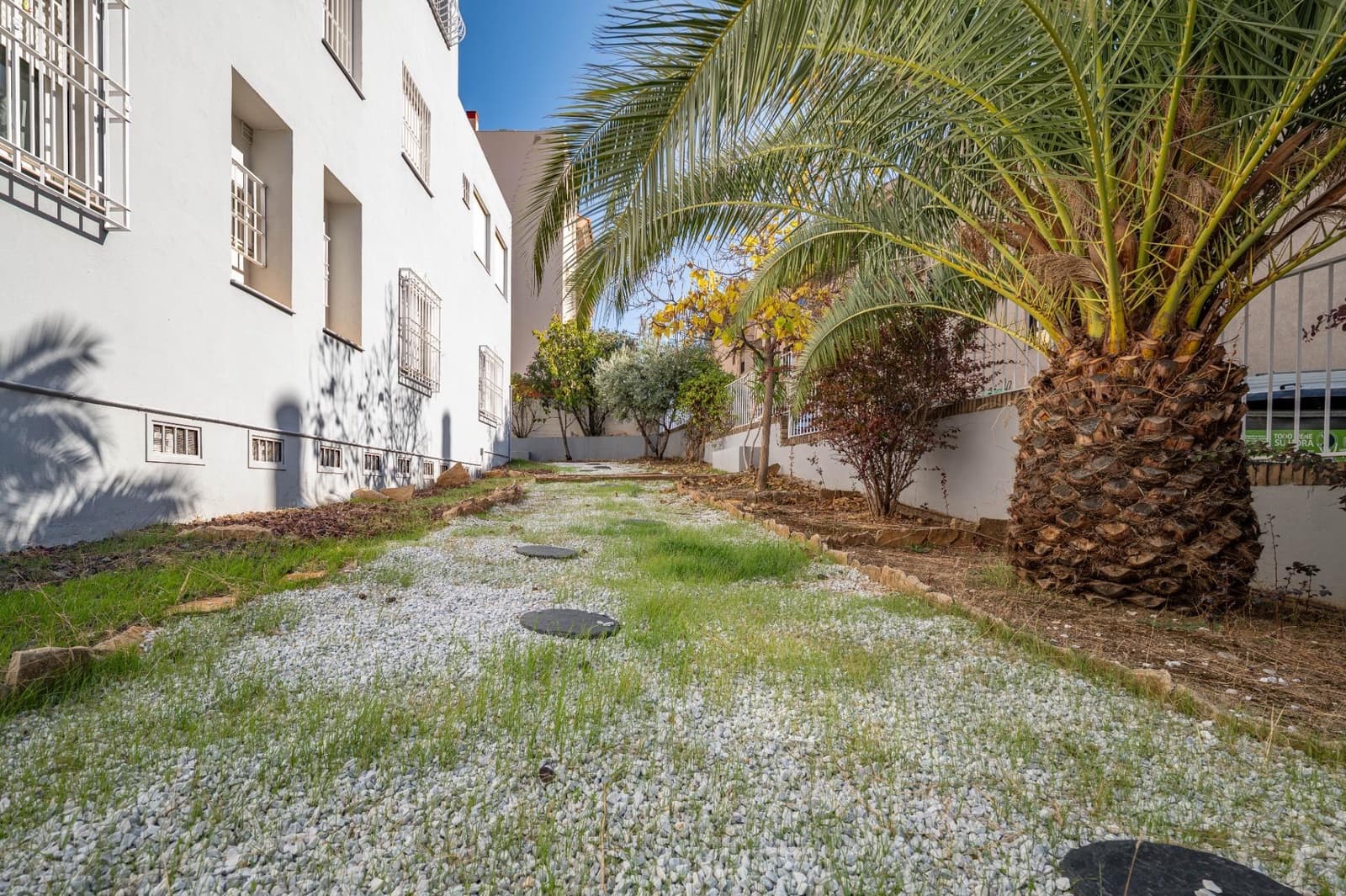 4 bedroom Flat for sale in Granada city with garage - € 382,000 (Ref: 9396168)
