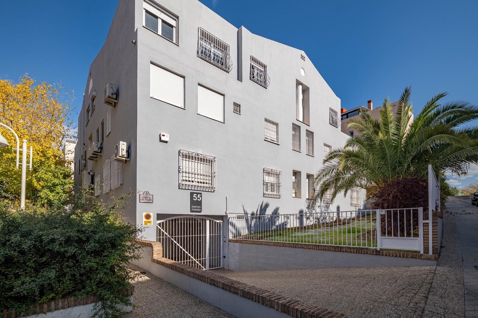 4 bedroom Flat for sale in Granada city with garage - € 382,000 (Ref: 9396168)