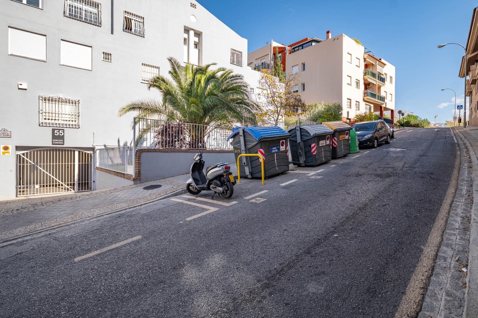 4 bedroom Flat for sale in Granada city with garage - € 382,000 (Ref: 9396168)