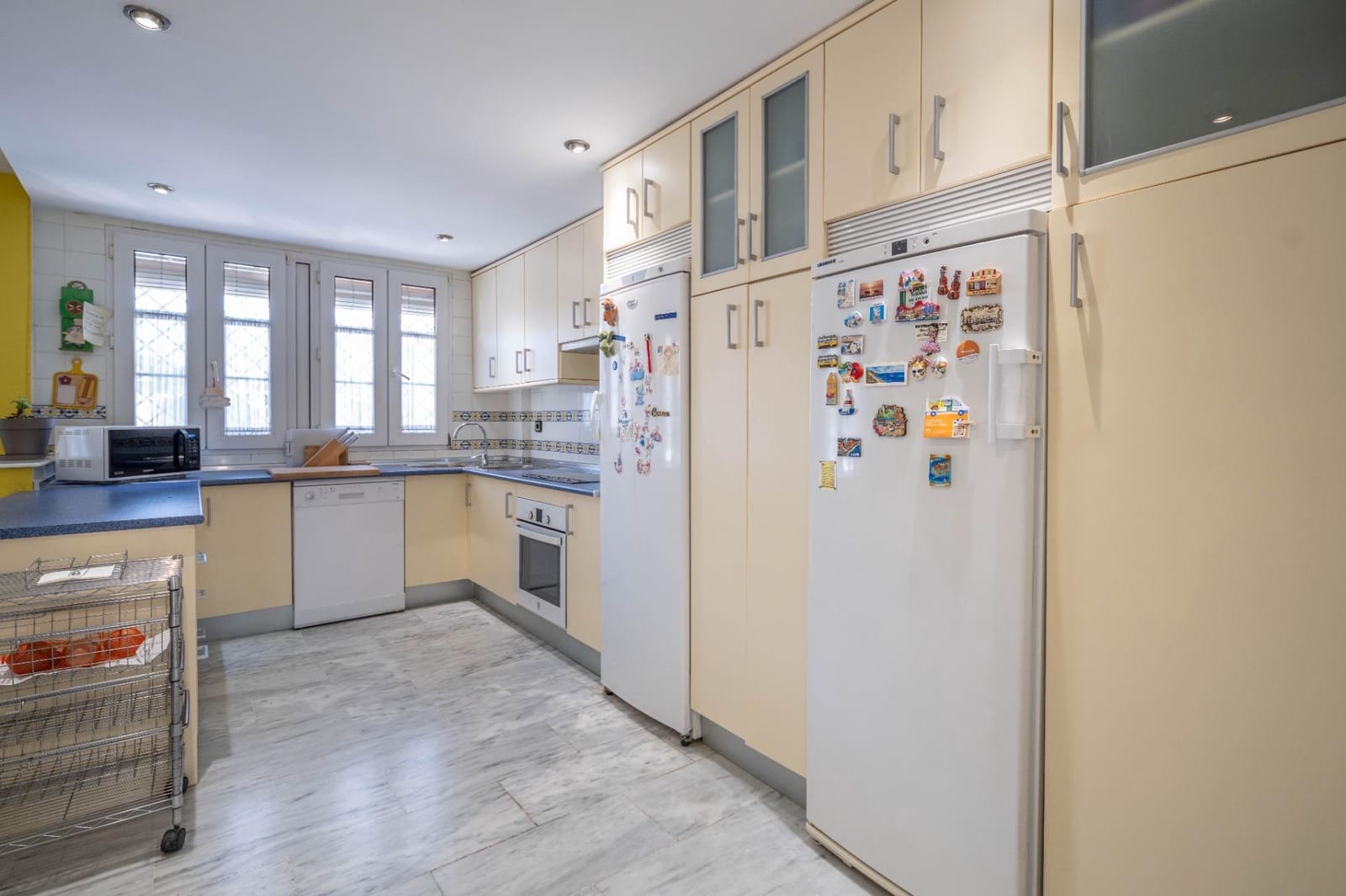 5 bedroom Villa for sale in Gojar with pool garage - € 535,000 (Ref: 9396170)