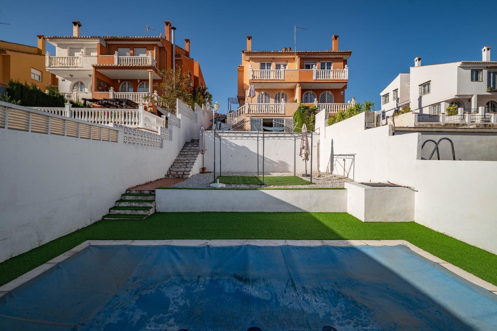 5 bedroom Villa for sale in Gojar with pool garage - € 535,000 (Ref: 9396170)