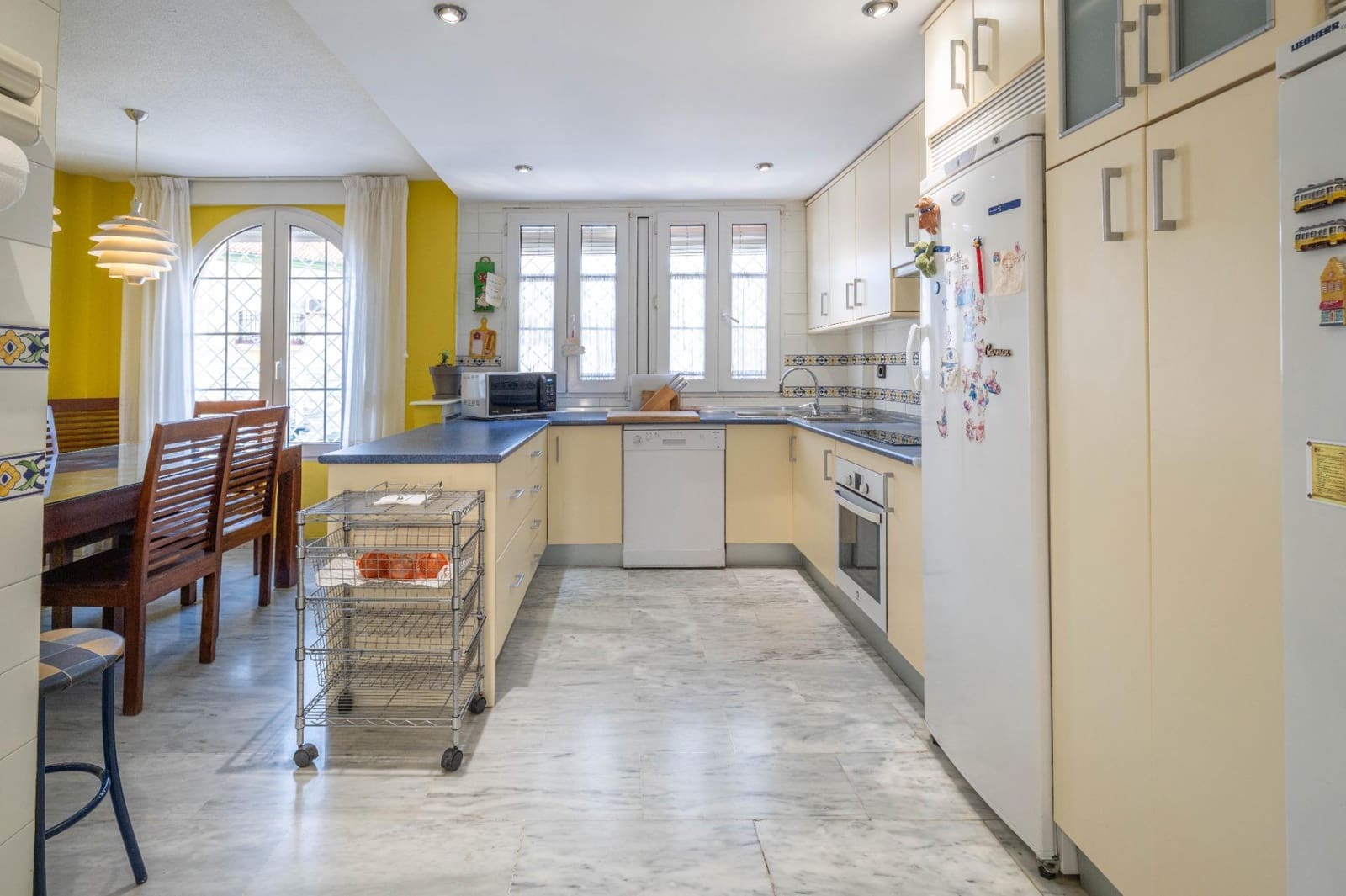 5 bedroom Villa for sale in Gojar with pool garage - € 535,000 (Ref: 9396170)