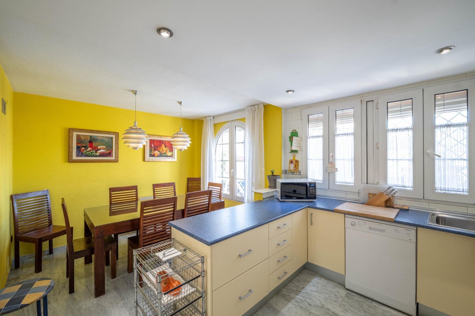 5 bedroom Villa for sale in Gojar with pool garage - € 535,000 (Ref: 9396170)