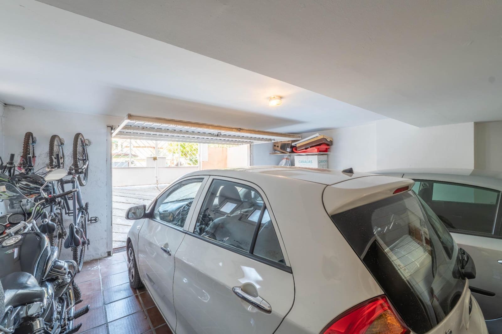 5 bedroom Villa for sale in Gojar with pool garage - € 535,000 (Ref: 9396170)