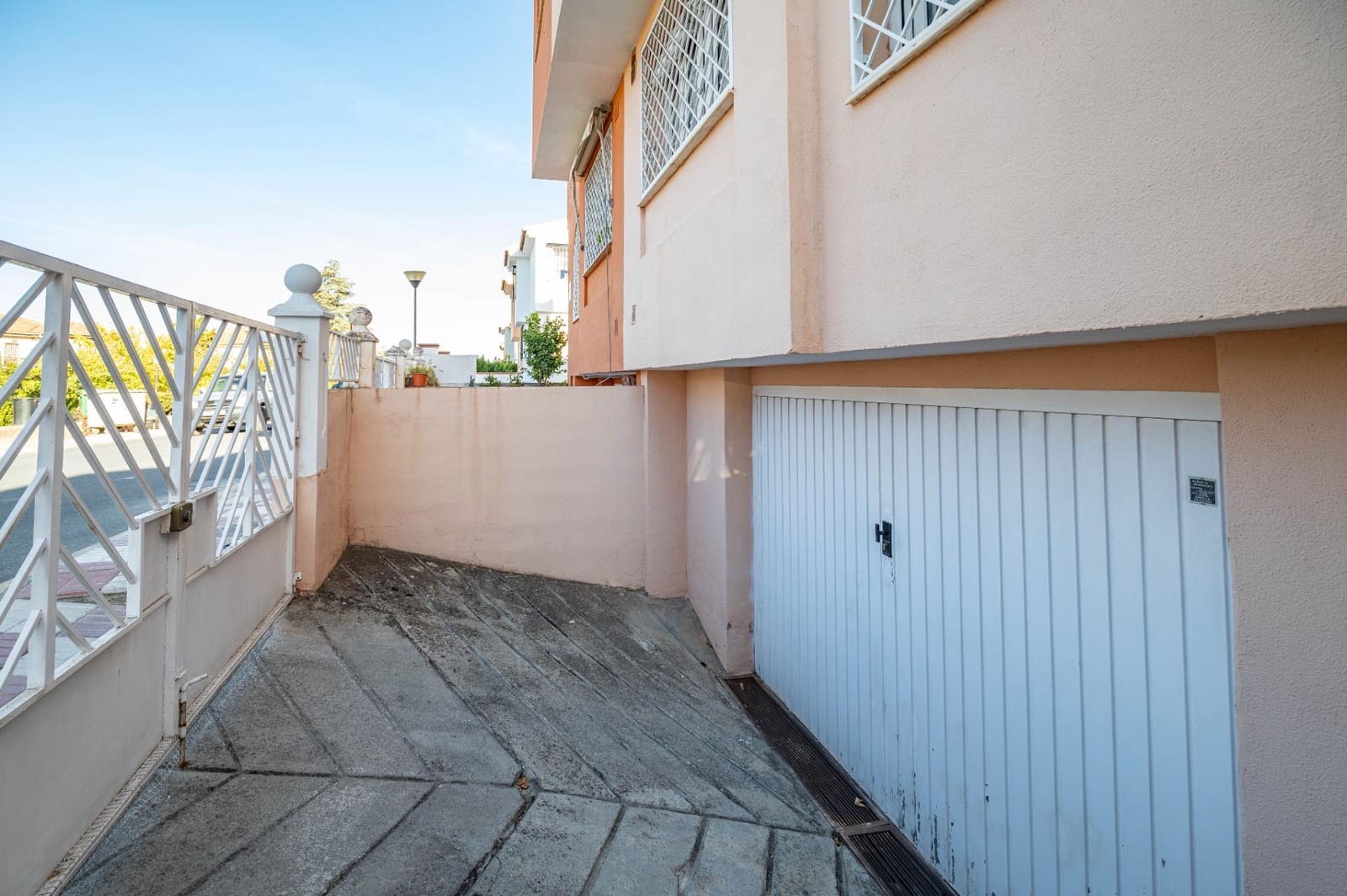 5 bedroom Villa for sale in Gojar with pool garage - € 535,000 (Ref: 9396170)