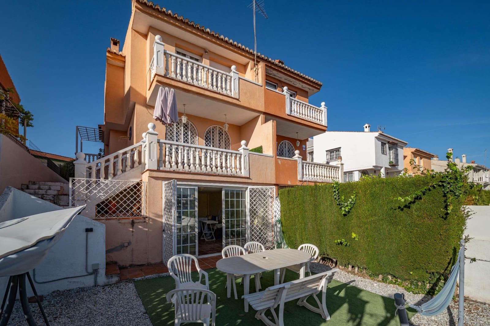 5 bedroom Villa for sale in Gojar with pool garage - € 495,000 (Ref: 9396170)