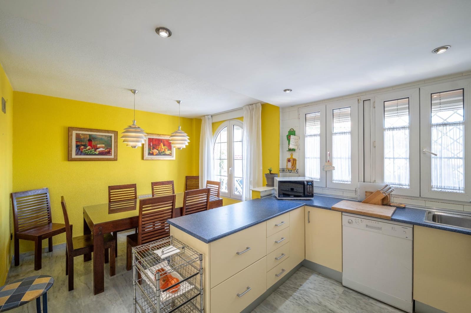5 bedroom Villa for sale in Gojar with pool garage - € 495,000 (Ref: 9396170)