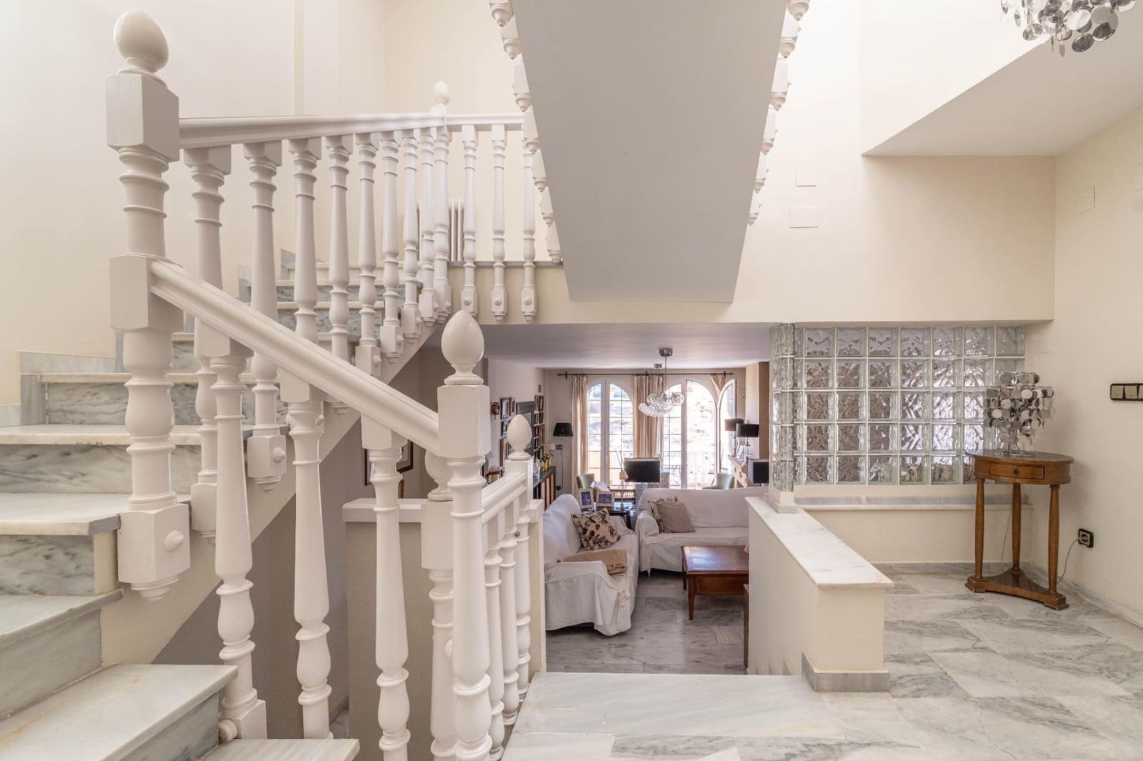 5 bedroom Villa for sale in Gojar with pool garage - € 495,000 (Ref: 9396170)