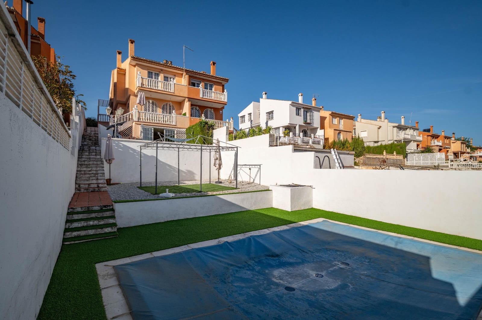 5 bedroom Villa for sale in Gojar with pool garage - € 495,000 (Ref: 9396170)