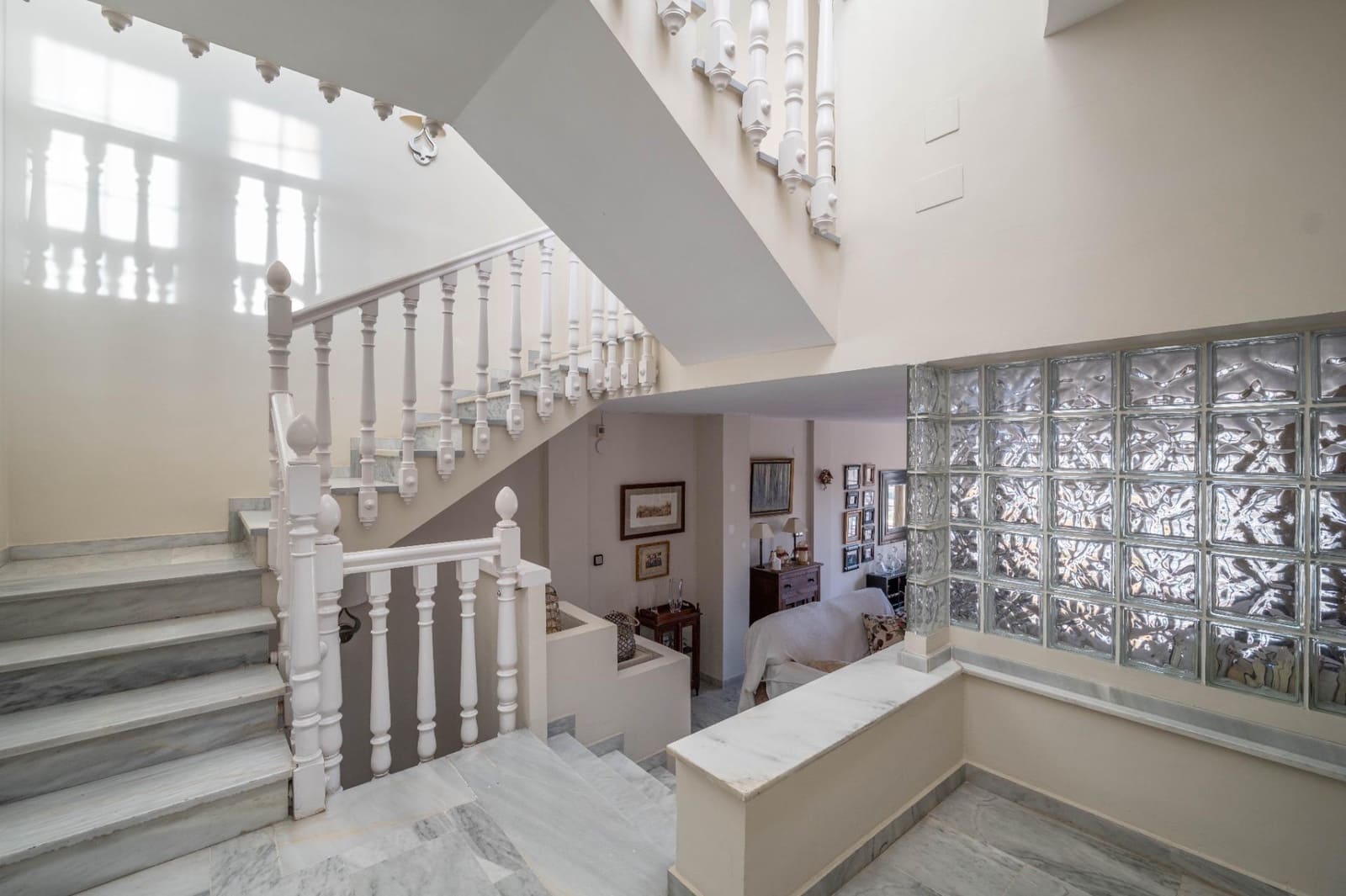 5 bedroom Villa for sale in Gojar with pool garage - € 495,000 (Ref: 9396170)