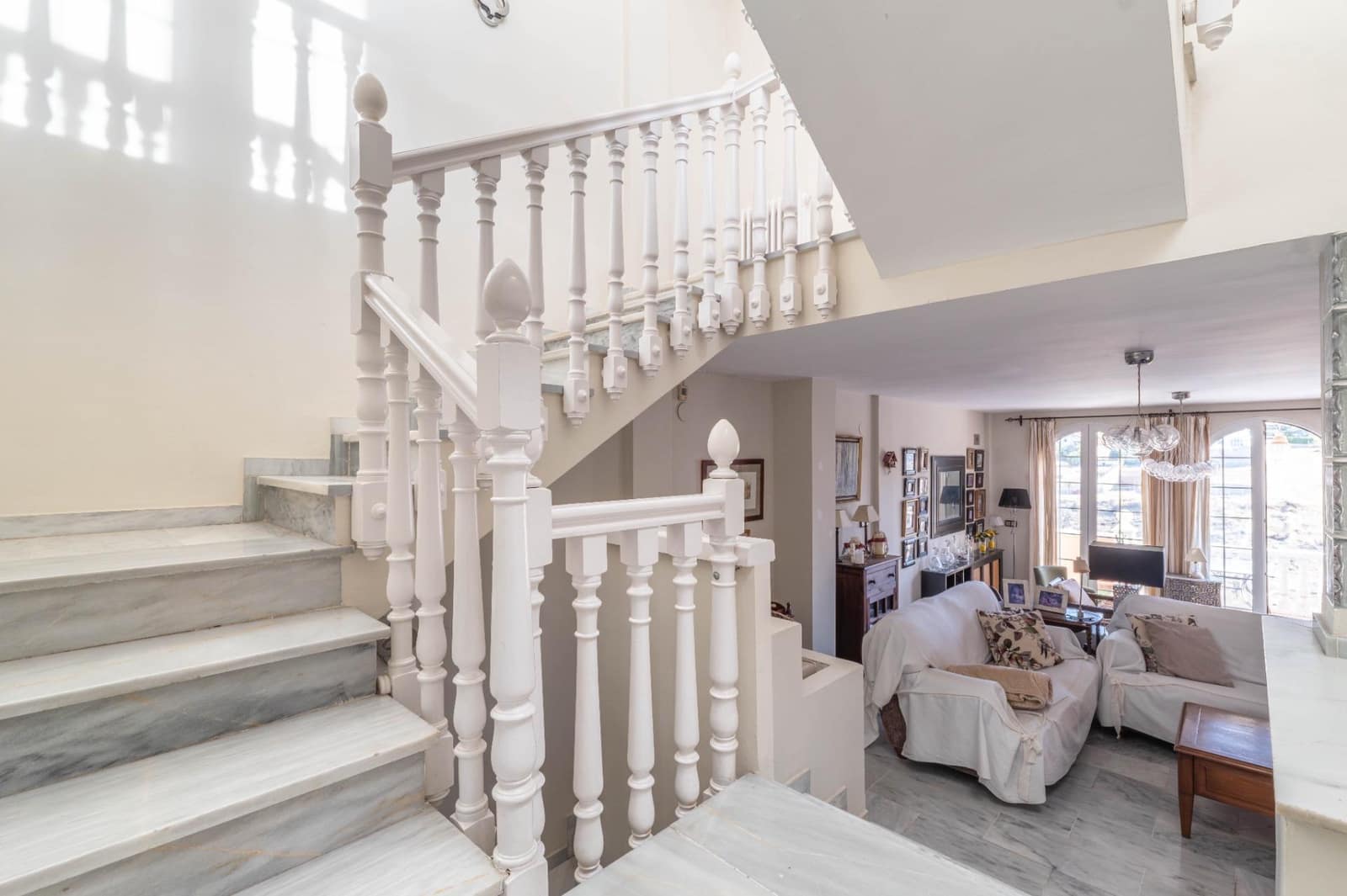 5 bedroom Villa for sale in Gojar with pool garage - € 495,000 (Ref: 9396170)