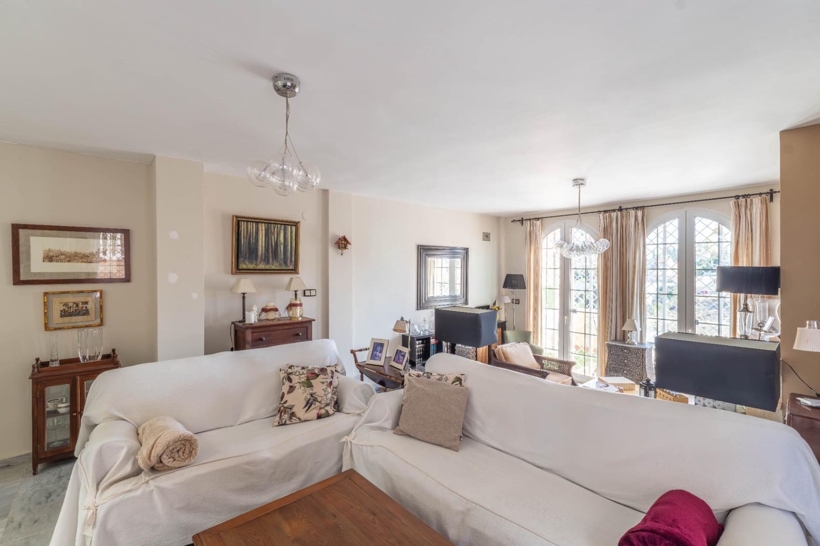 5 bedroom Villa for sale in Gojar with pool garage - € 495,000 (Ref: 9396170)