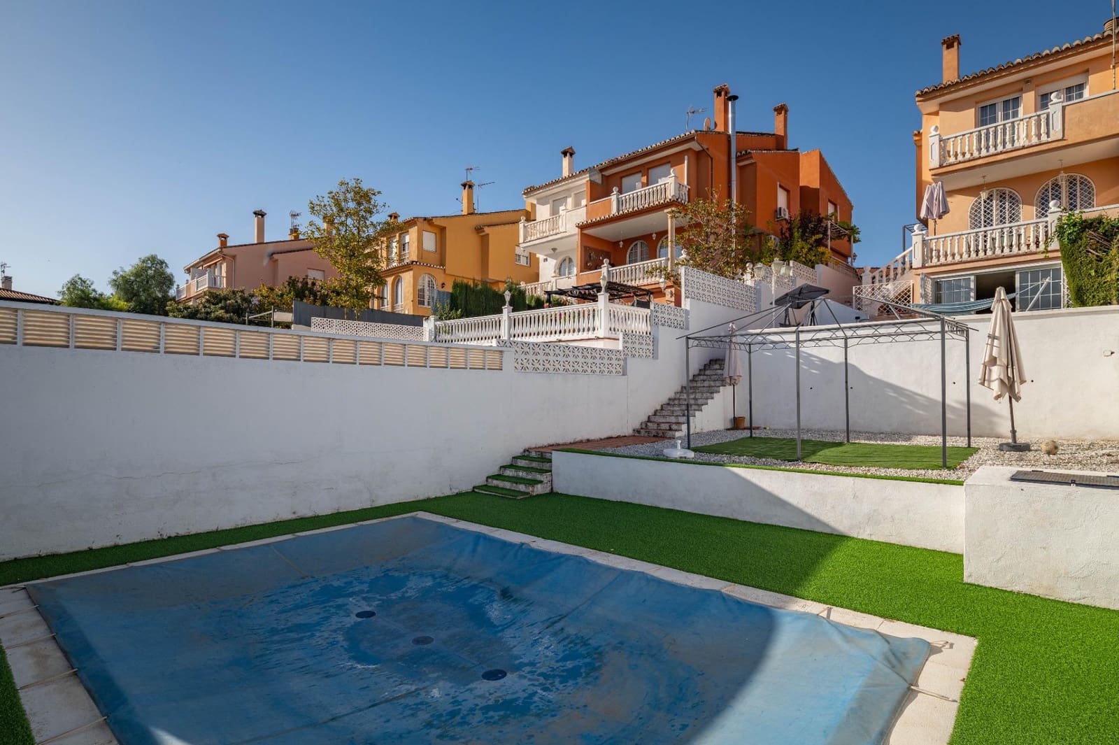 5 bedroom Villa for sale in Gojar with pool garage - € 495,000 (Ref: 9396170)