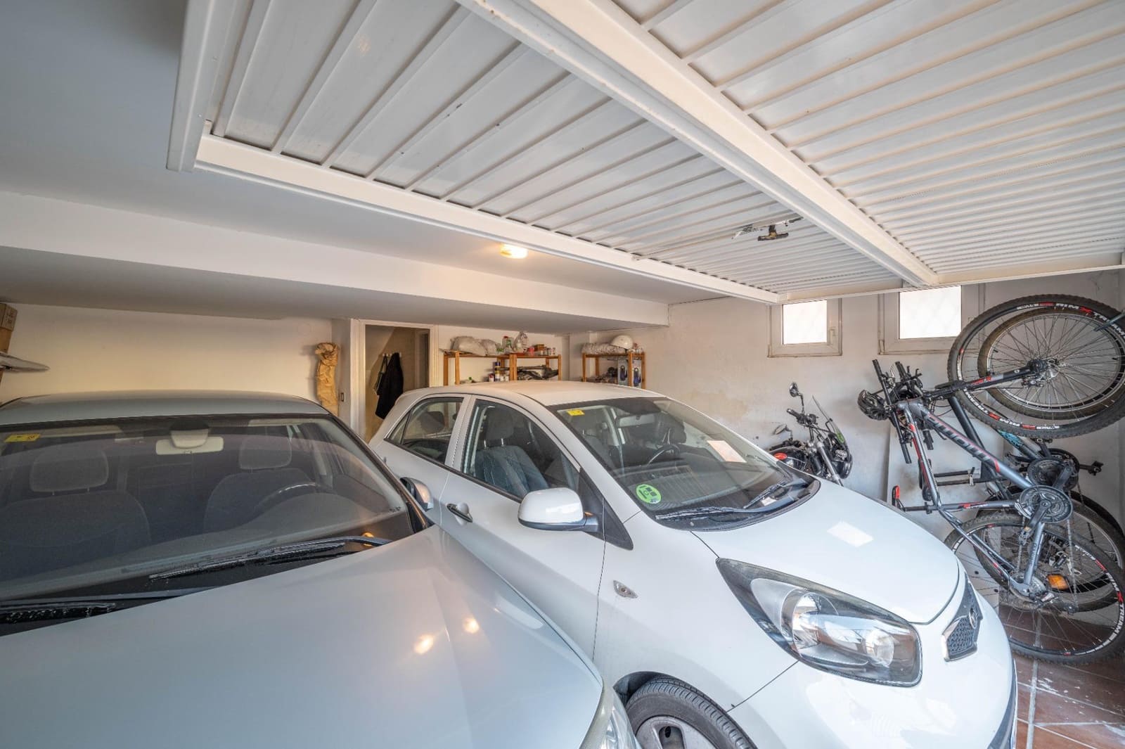 5 bedroom Villa for sale in Gojar with pool garage - € 495,000 (Ref: 9396170)