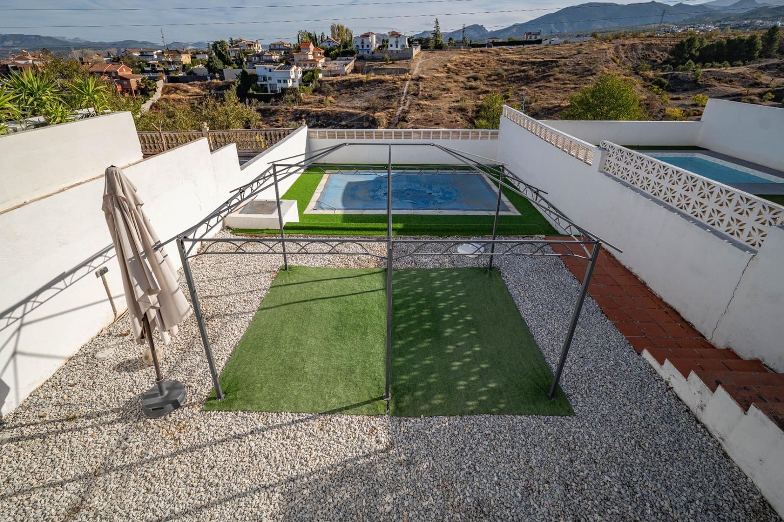 5 bedroom Villa for sale in Gojar with pool garage - € 495,000 (Ref: 9396170)