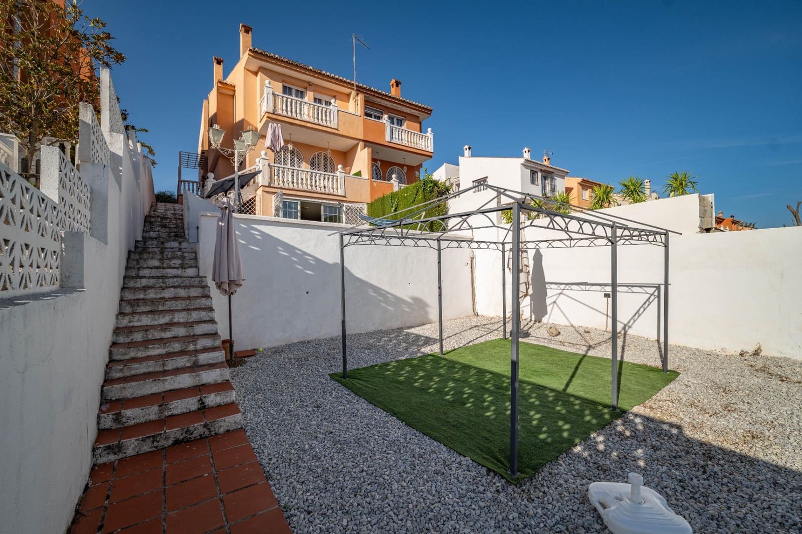 5 bedroom Villa for sale in Gojar with pool garage - € 495,000 (Ref: 9396170)