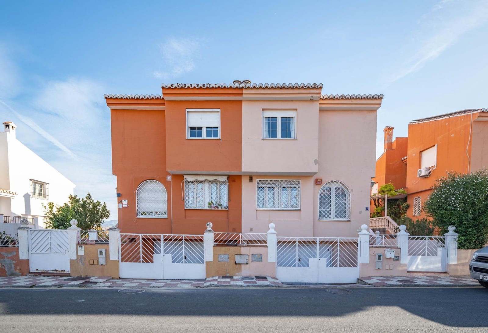 5 bedroom Villa for sale in Gojar with pool garage - € 495,000 (Ref: 9396170)