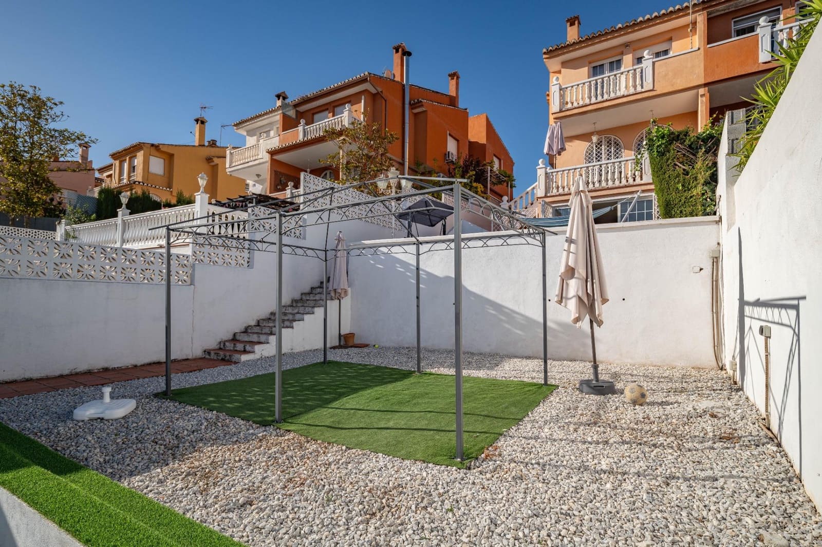 5 bedroom Villa for sale in Gojar with pool garage - € 495,000 (Ref: 9396170)