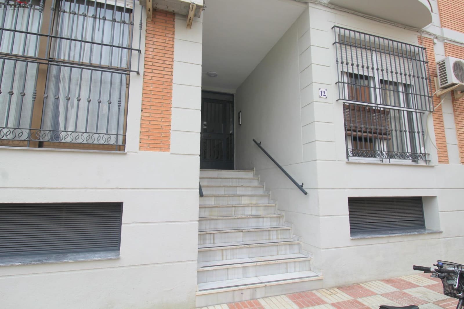 Appartement de 2 chambres à louer à Armilla avec garage - 680 € (Ref: 9398631)